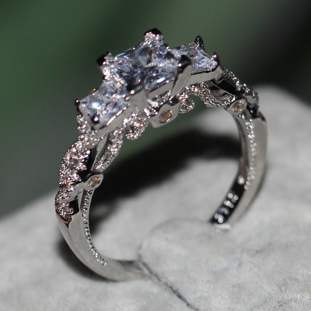 *18K White Gold Diamond Past Present Future Ring - Picture 2 of 9